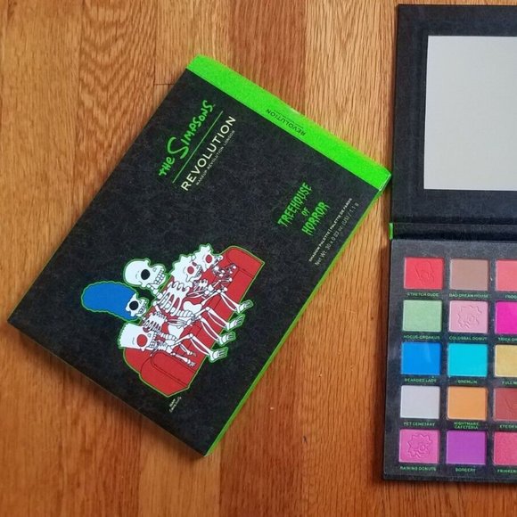New Revolution TREEHOUSE OF HORROR The Simpsons SPOOKTACULAR Eye Shadow Palette - Picture 6 of 6